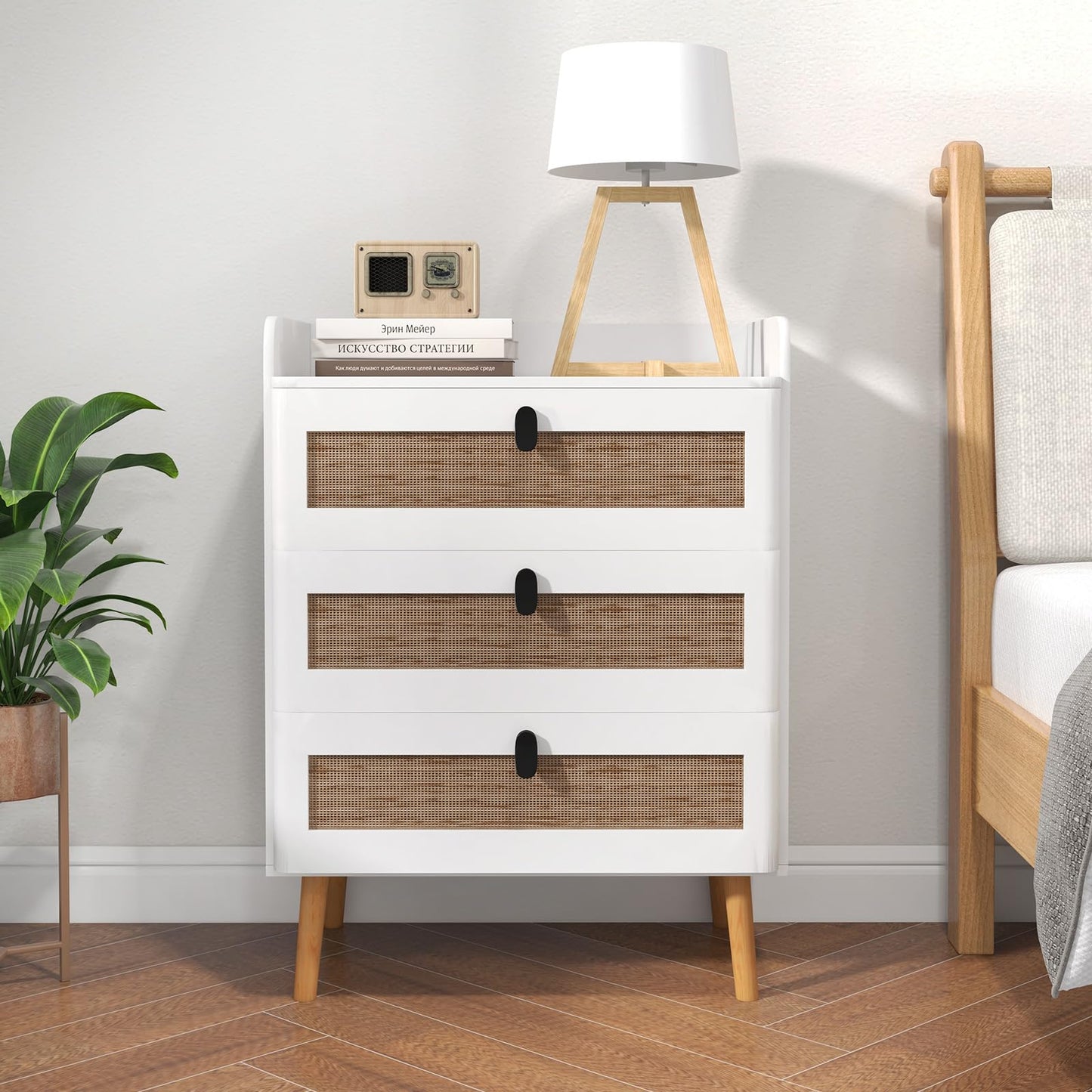 Juego de 2 Mesitas de Noche Blancas con 3 Cajones de Ratán, Patas de Madera, Estilo Bohemio – COSTWAY