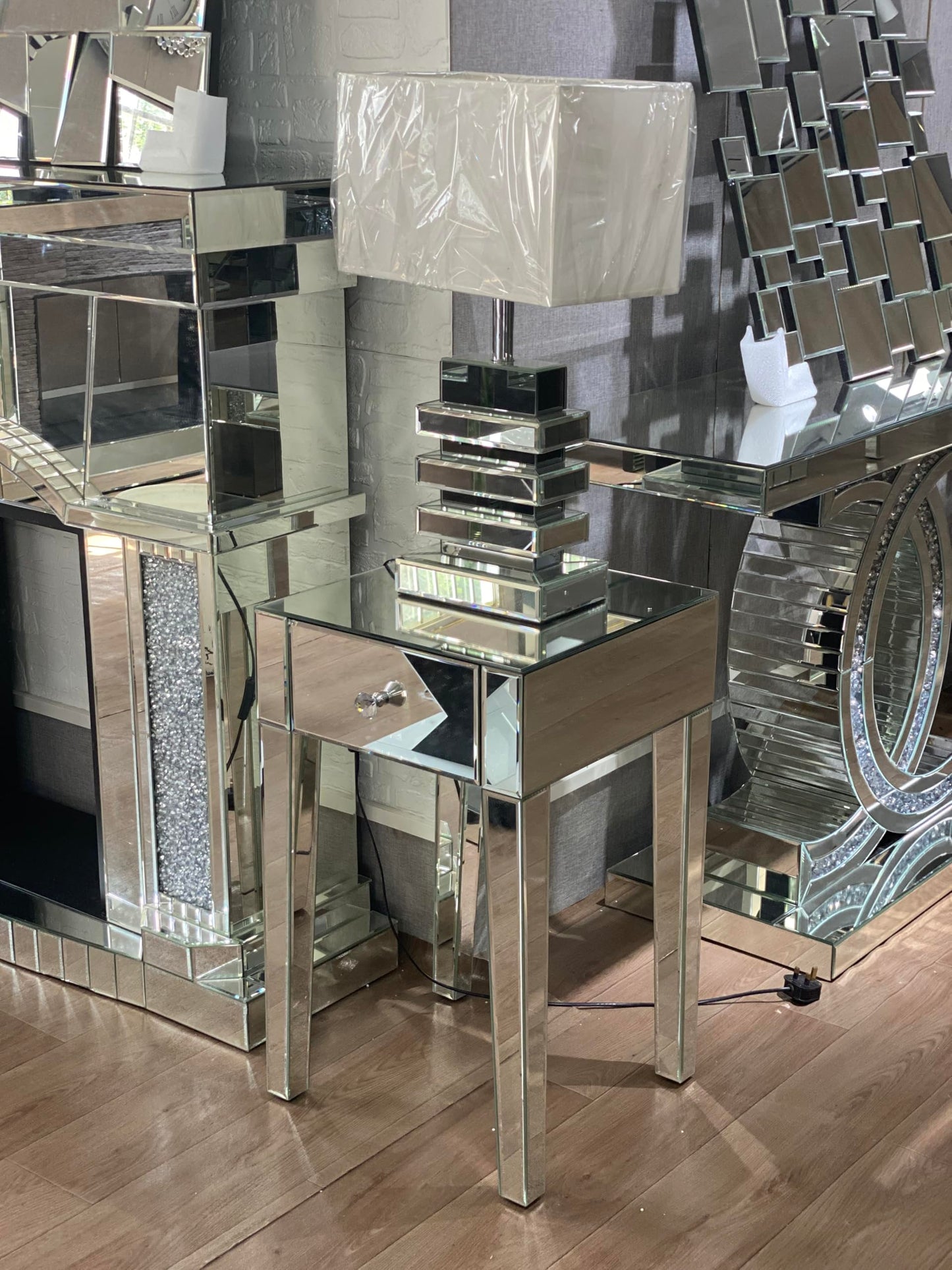 Mesilla de Noche con Espejo de Cristal – 1 Cajón – Set de 2 – 40x40x65 cm – Diseño Elegante para Dormitorio o Salón